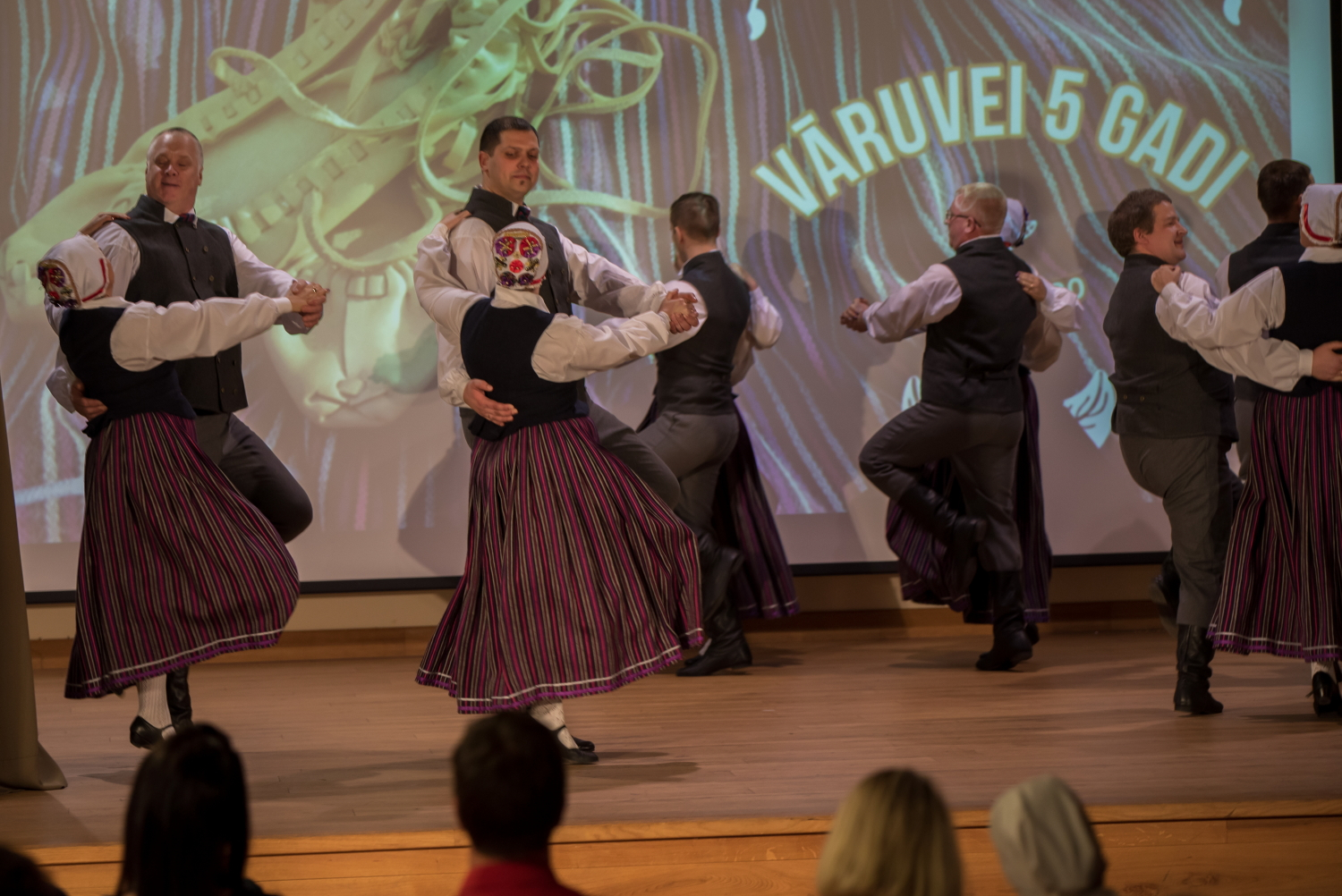 Dejo tautas deju kolektīvs