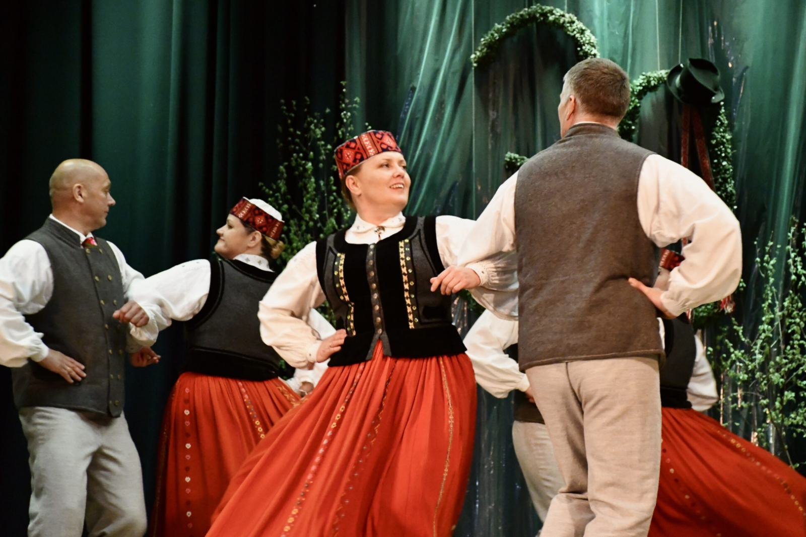 Dejo tautas deju kolektīvs