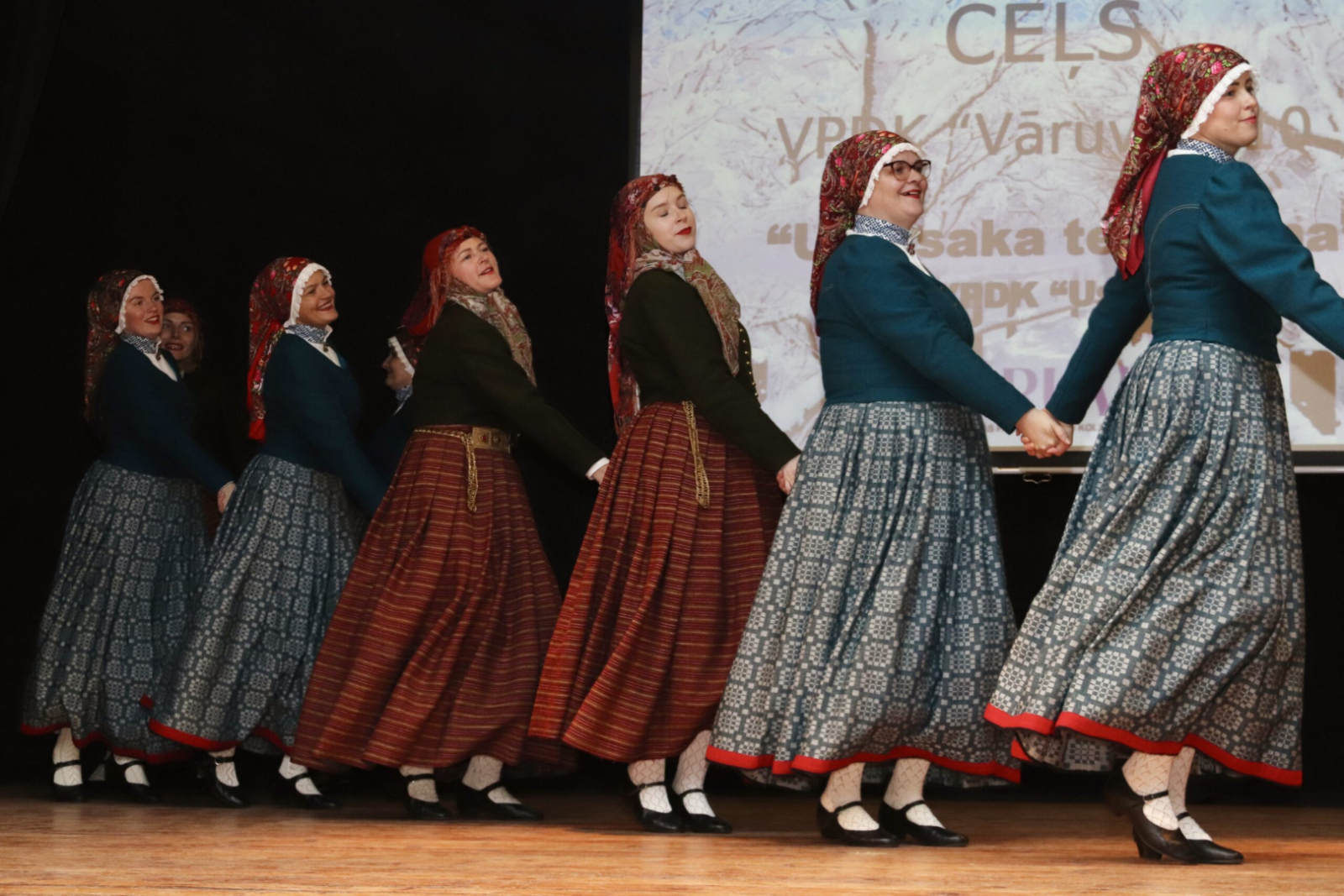 Dejo tautas deju kolektīvs