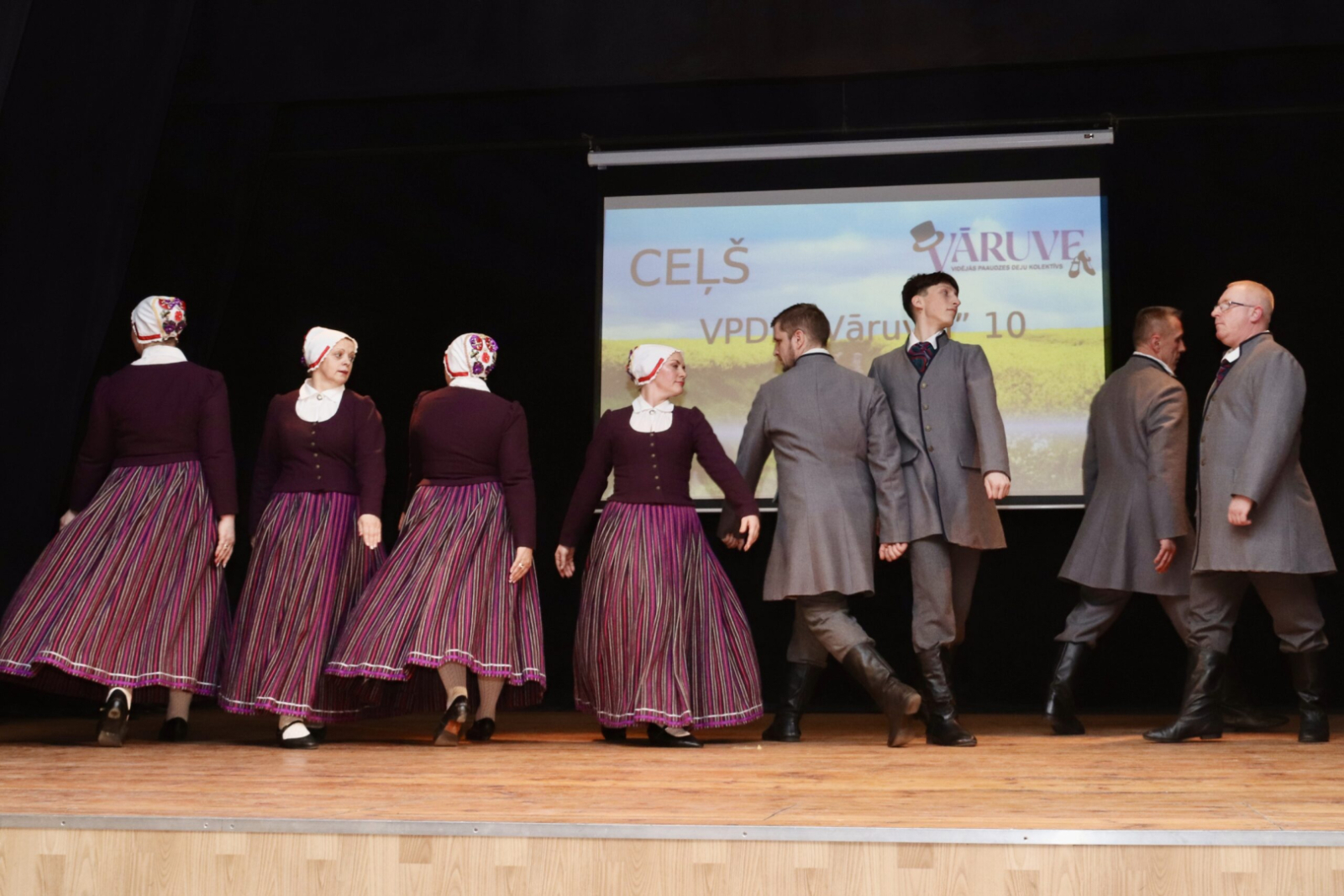 Dejo tautas deju kolektīvs