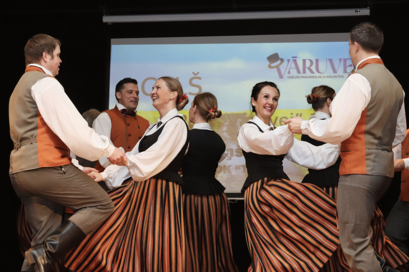 Dejo tautas deju kolektīvs