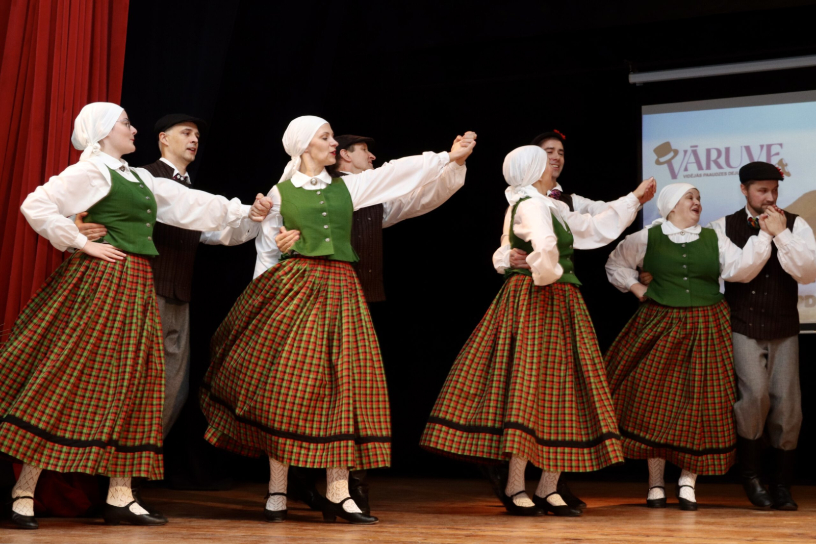 Dejo tautas deju kolektīvs