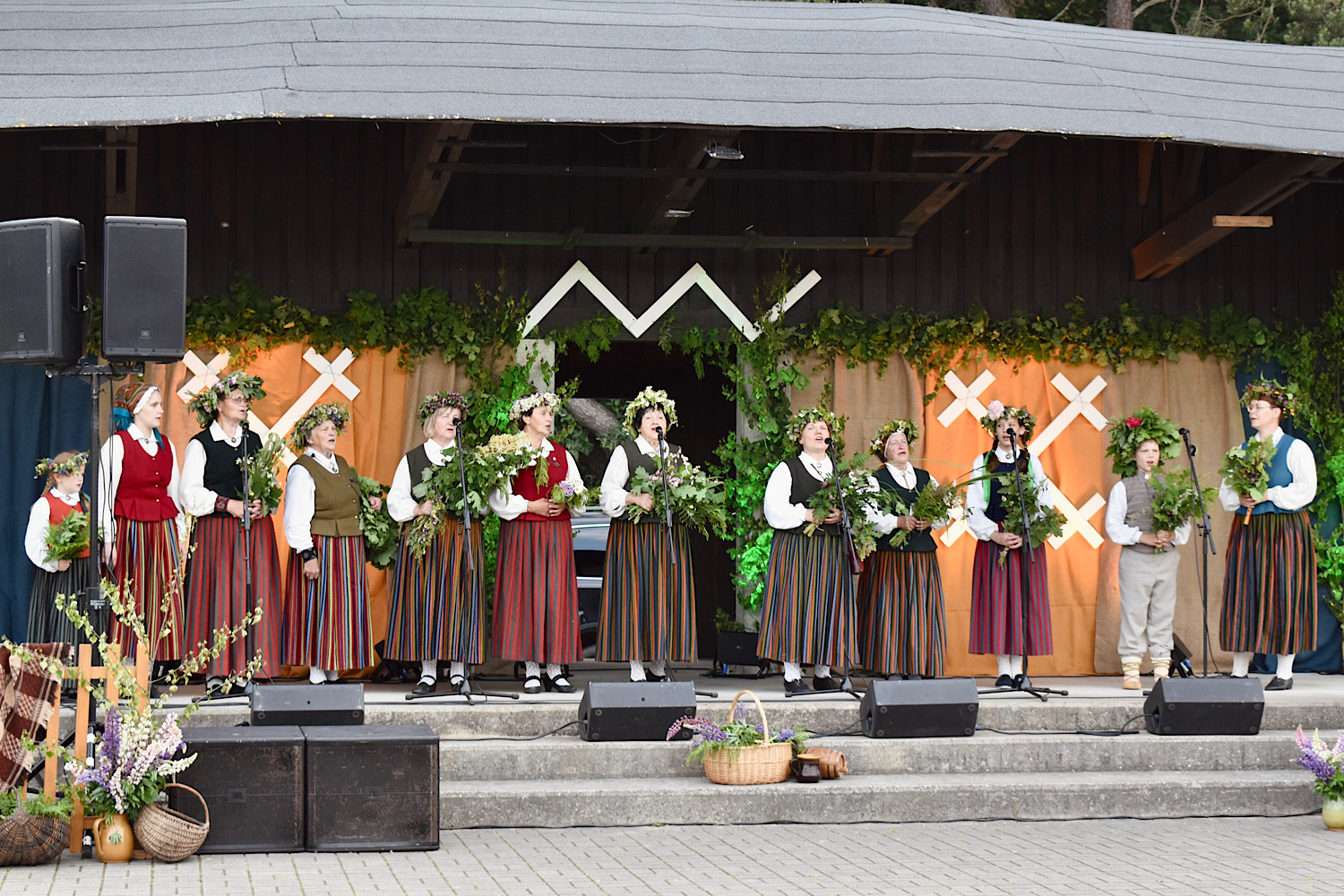 Dzied folkloras kopa