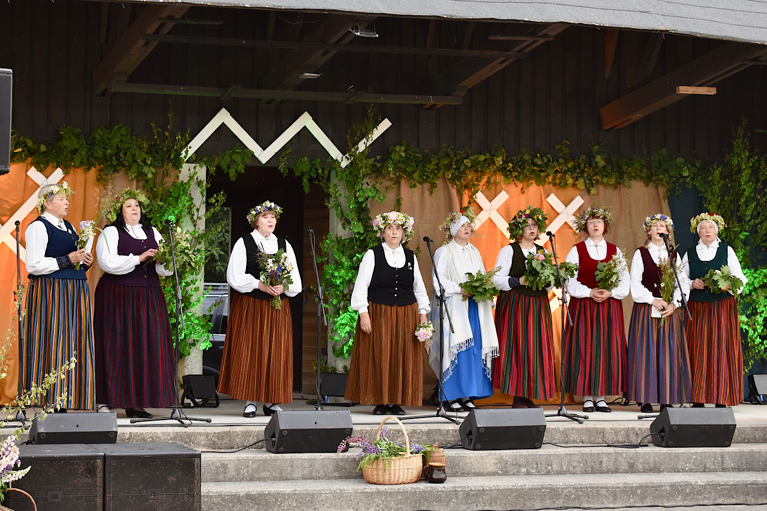 Dzied folkloras kopa
