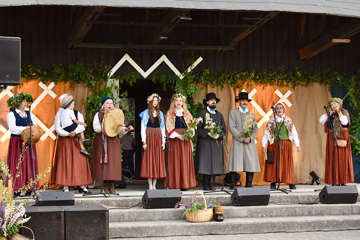Dzied folkloras kopa