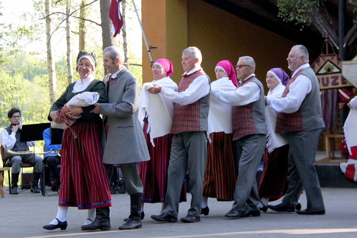 Dejo senioru deju kolektīvs