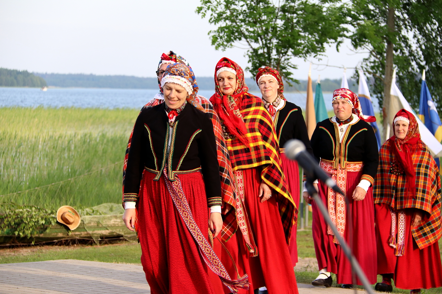 Dzied etnogrāfiskais ansamblis