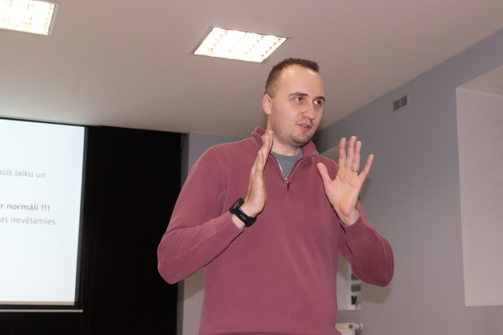 Psihoterapeits Artūrs stāsta vecākiem par bērnu un jauniešu paradumiem