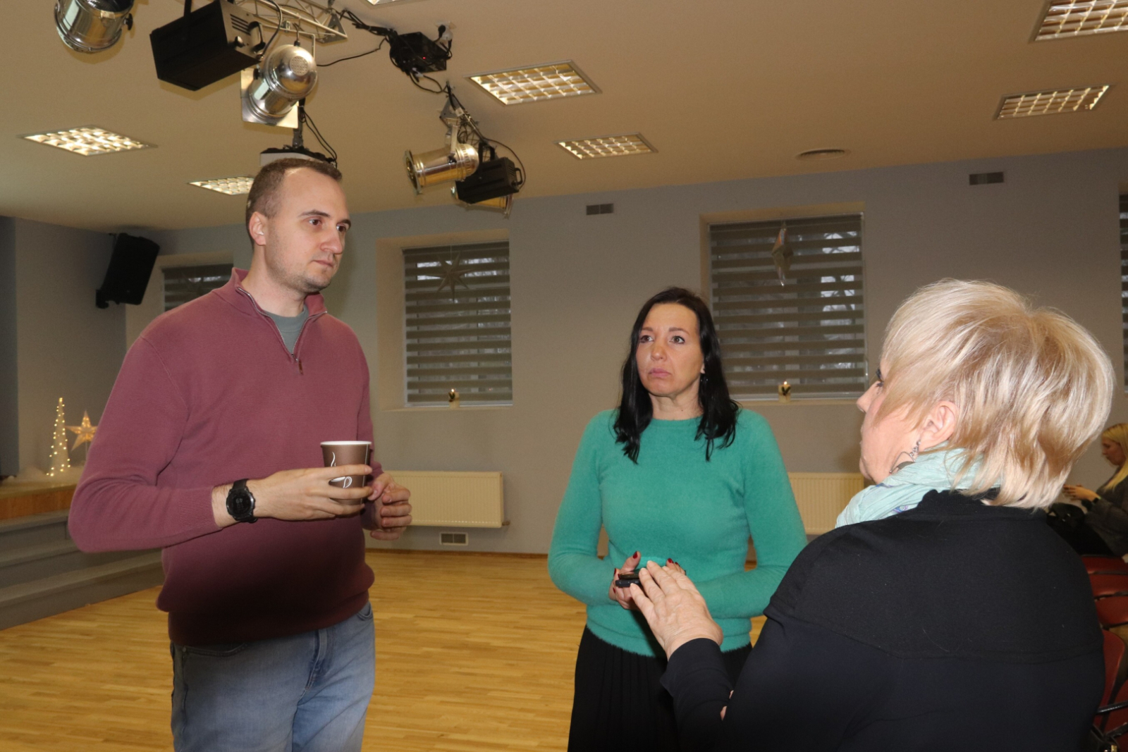 Eksperti un Izglītības pārvaldes eksperti sarunā