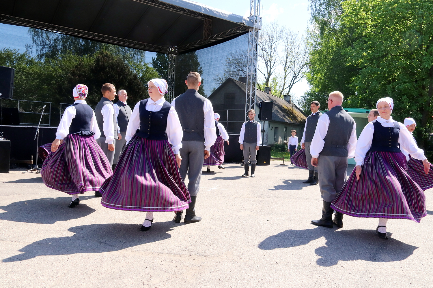Dejo tautas deju kolektīvs