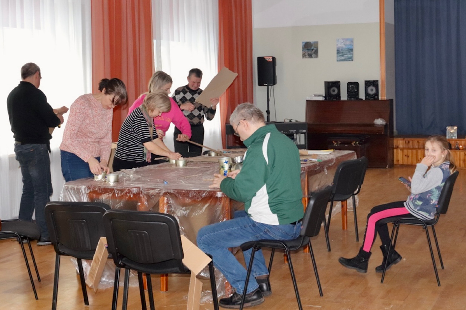 Gatavo ierakumu sveces ukraiņu karavīriem