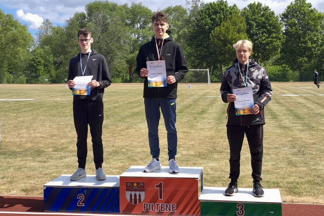 Sportisti ar diplomiem