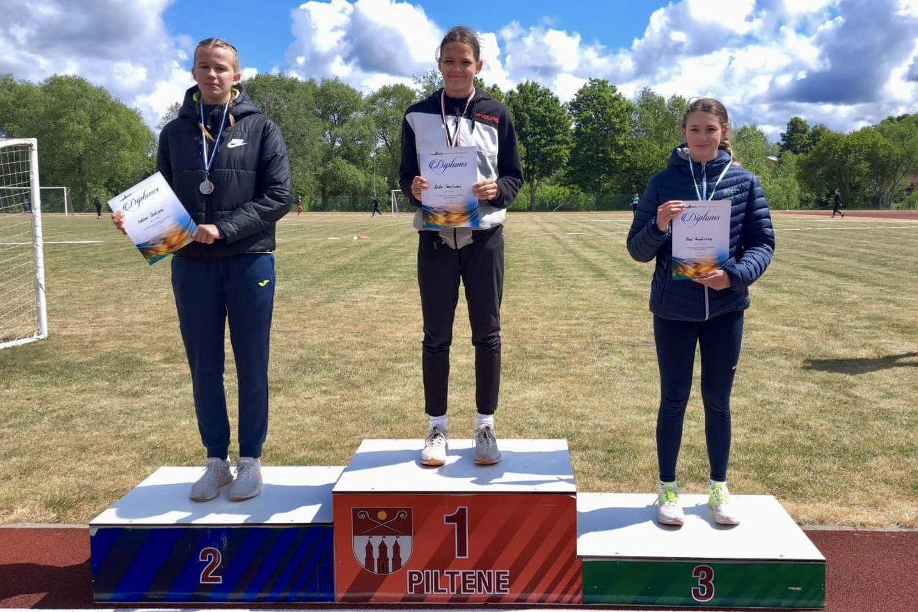 Sportisti ar diplomiem