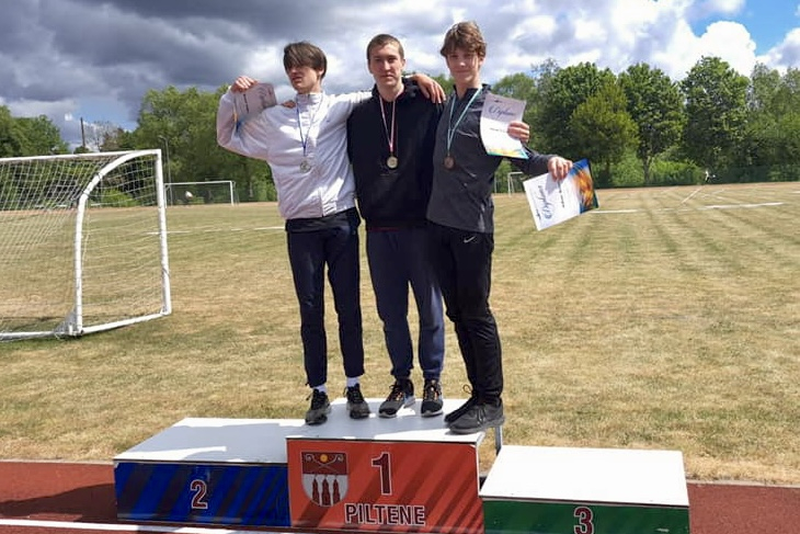 Sportisti ar diplomiem