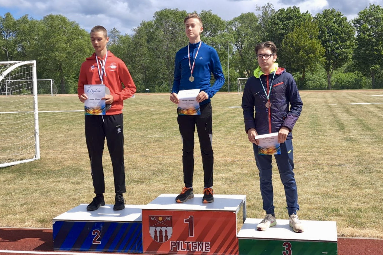 Sportisti ar diplomiem