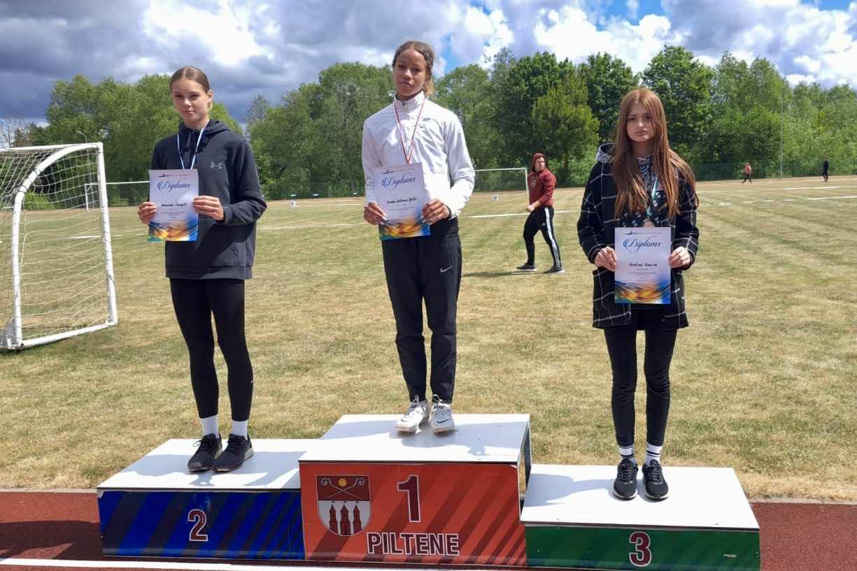 Sportisti ar diplomiem