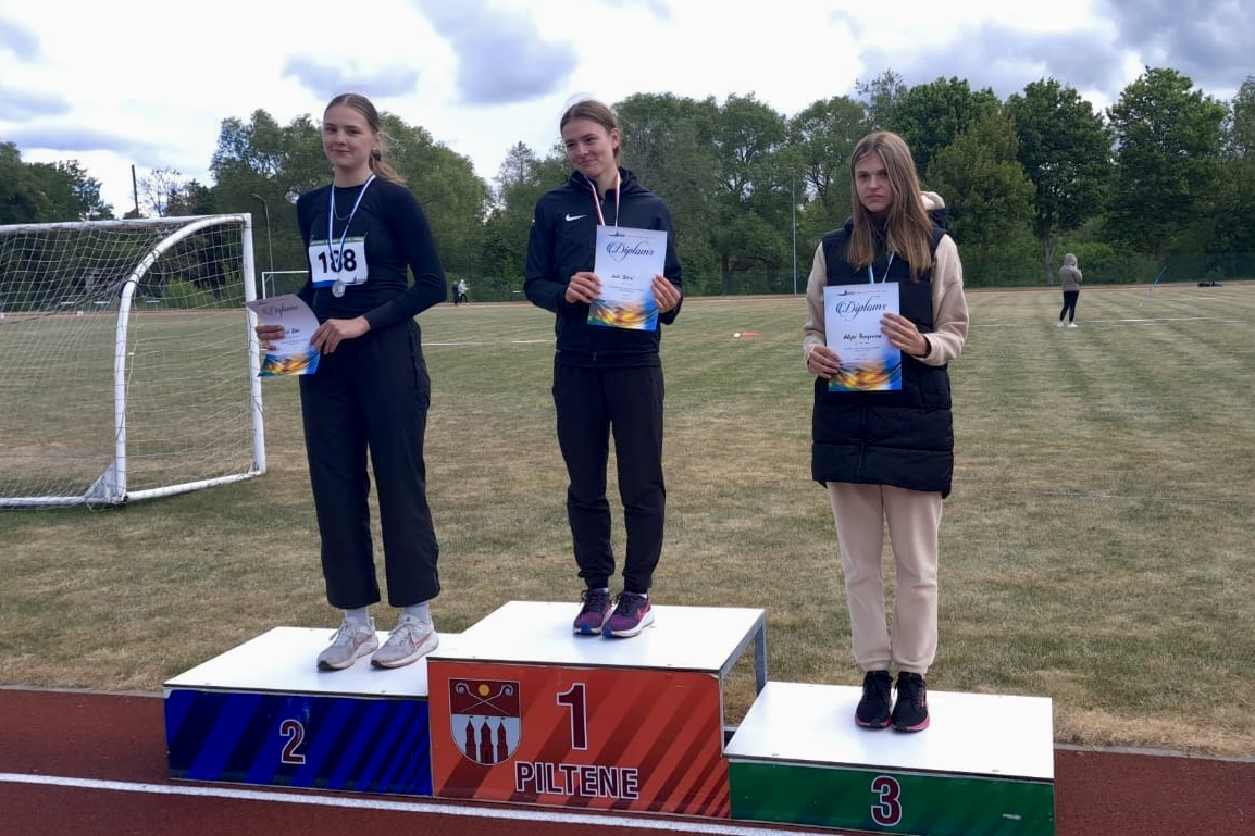 Sportisti ar diplomiem