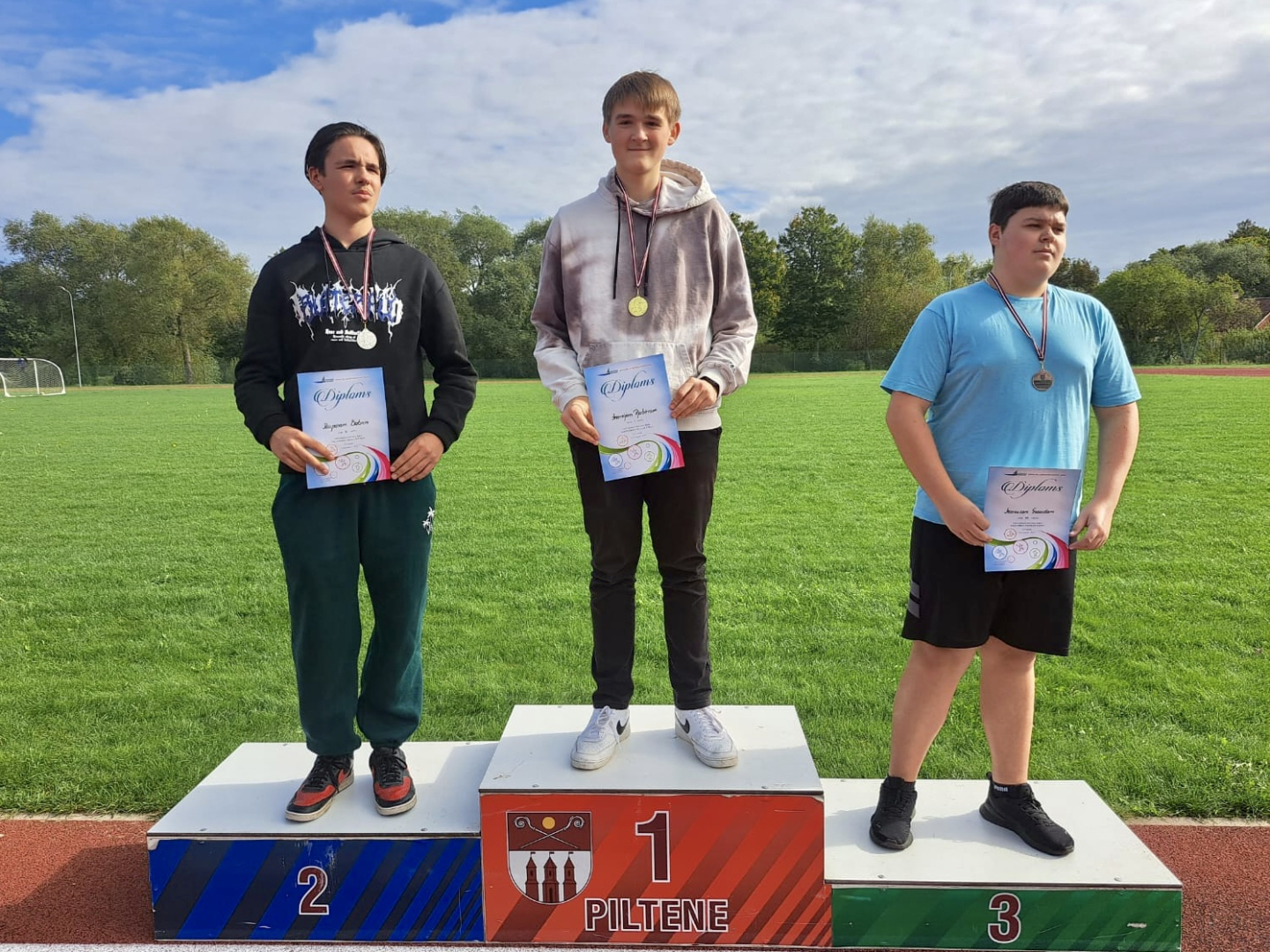 Sportisti ar diplomiem