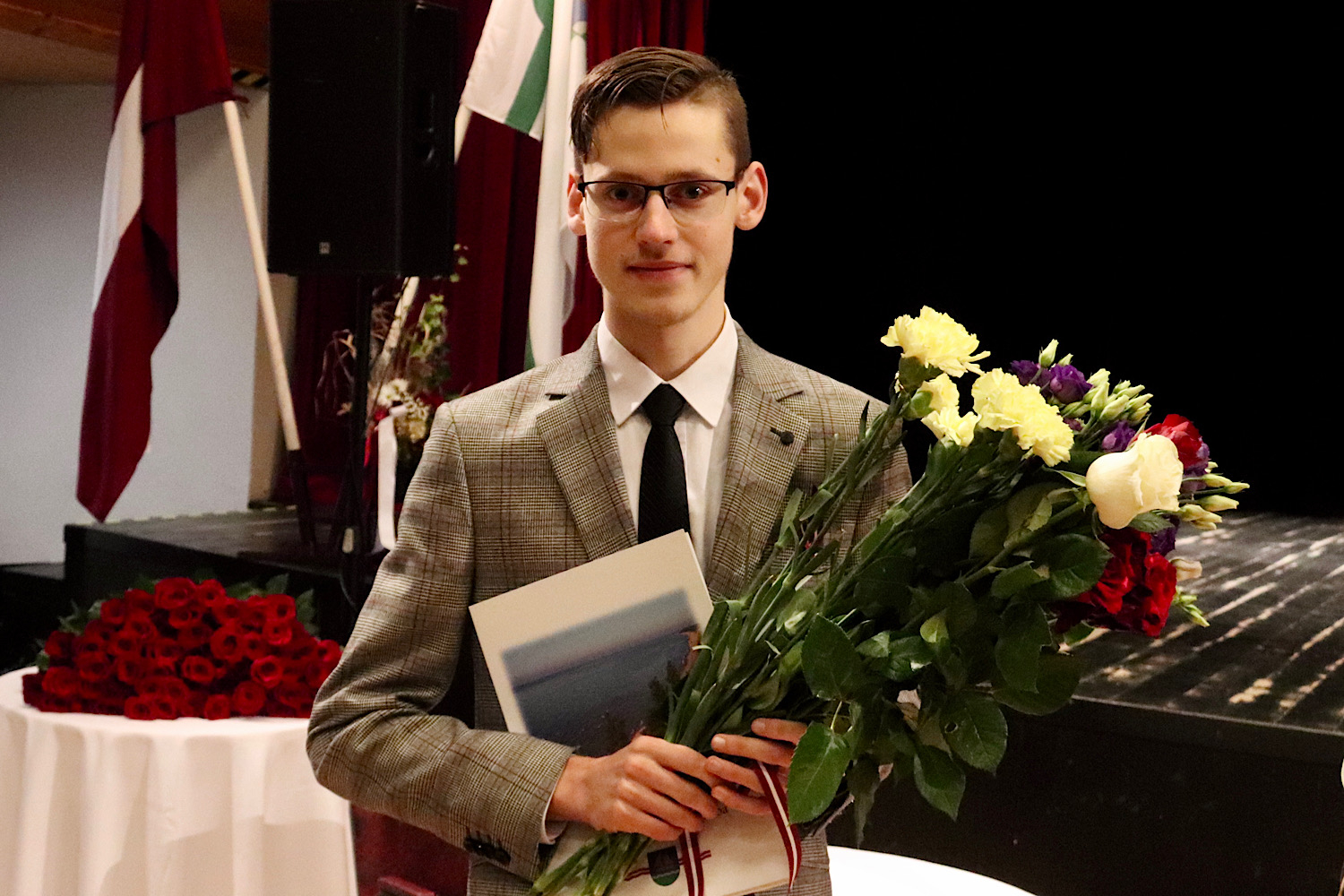 Apbalvotais ar ziediem