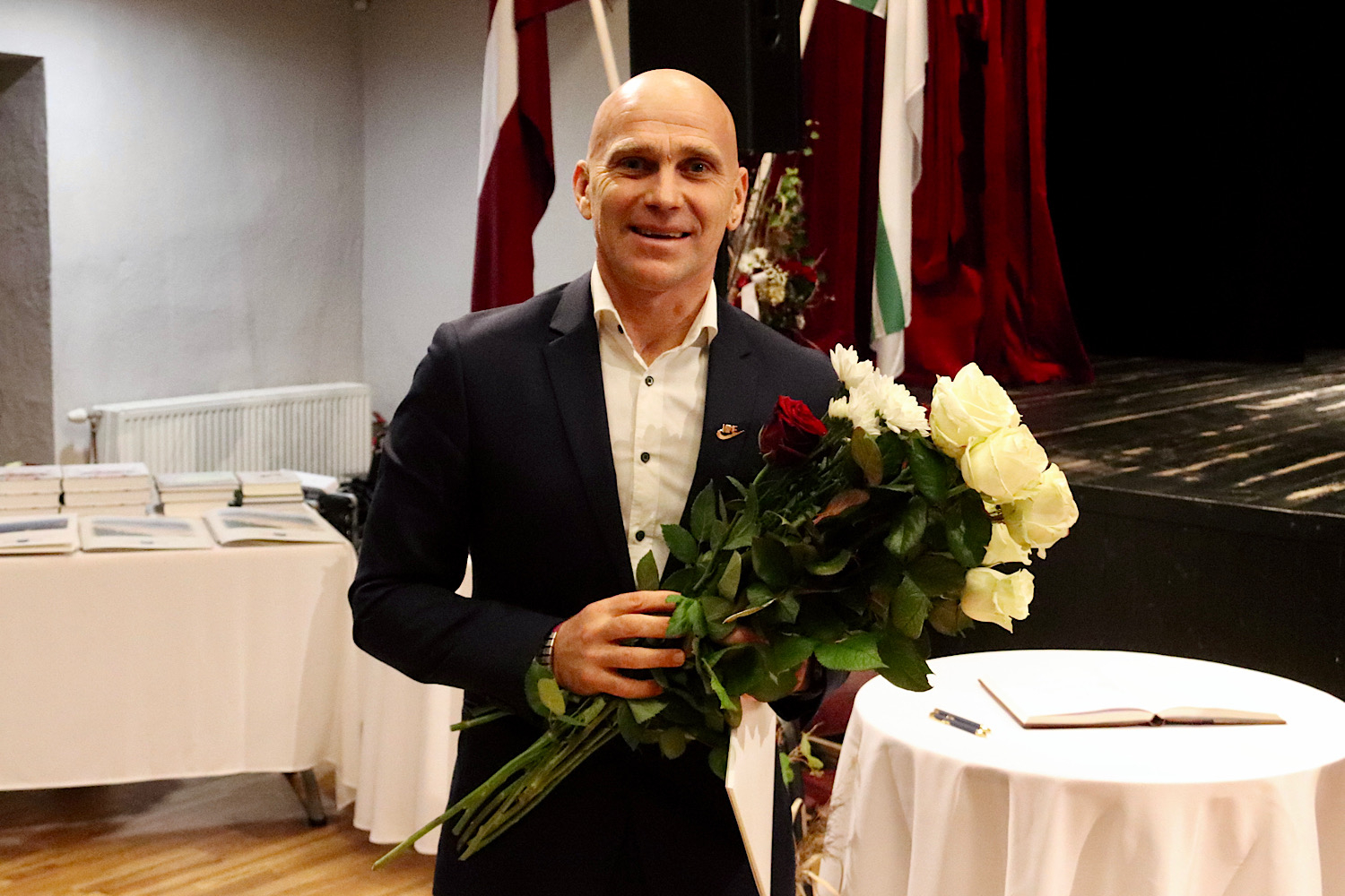 Apbalvotais ar ziediem