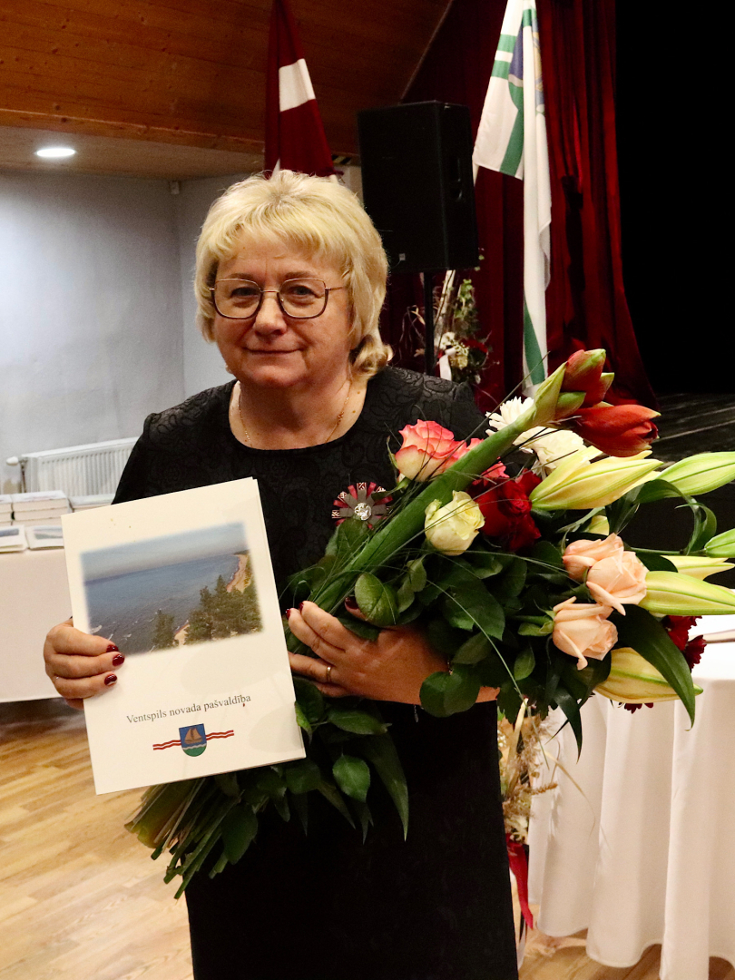 Apbalvotais ar ziediem