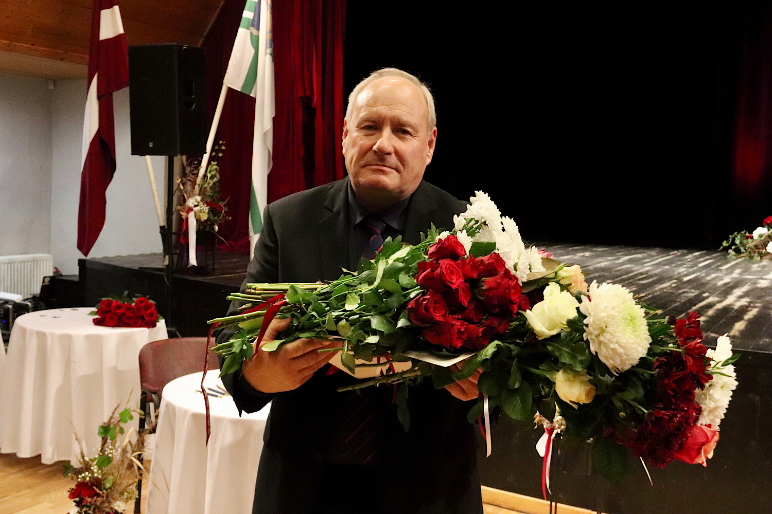 Apbalvotais ar ziediem