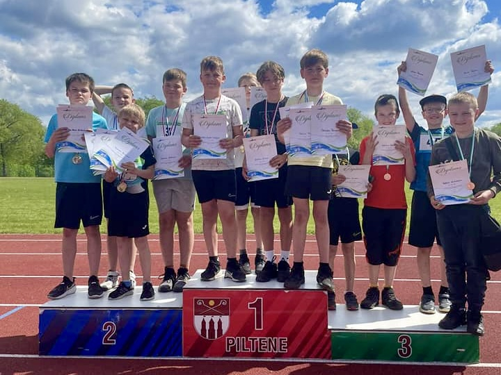 Sportisti ar diplomiem