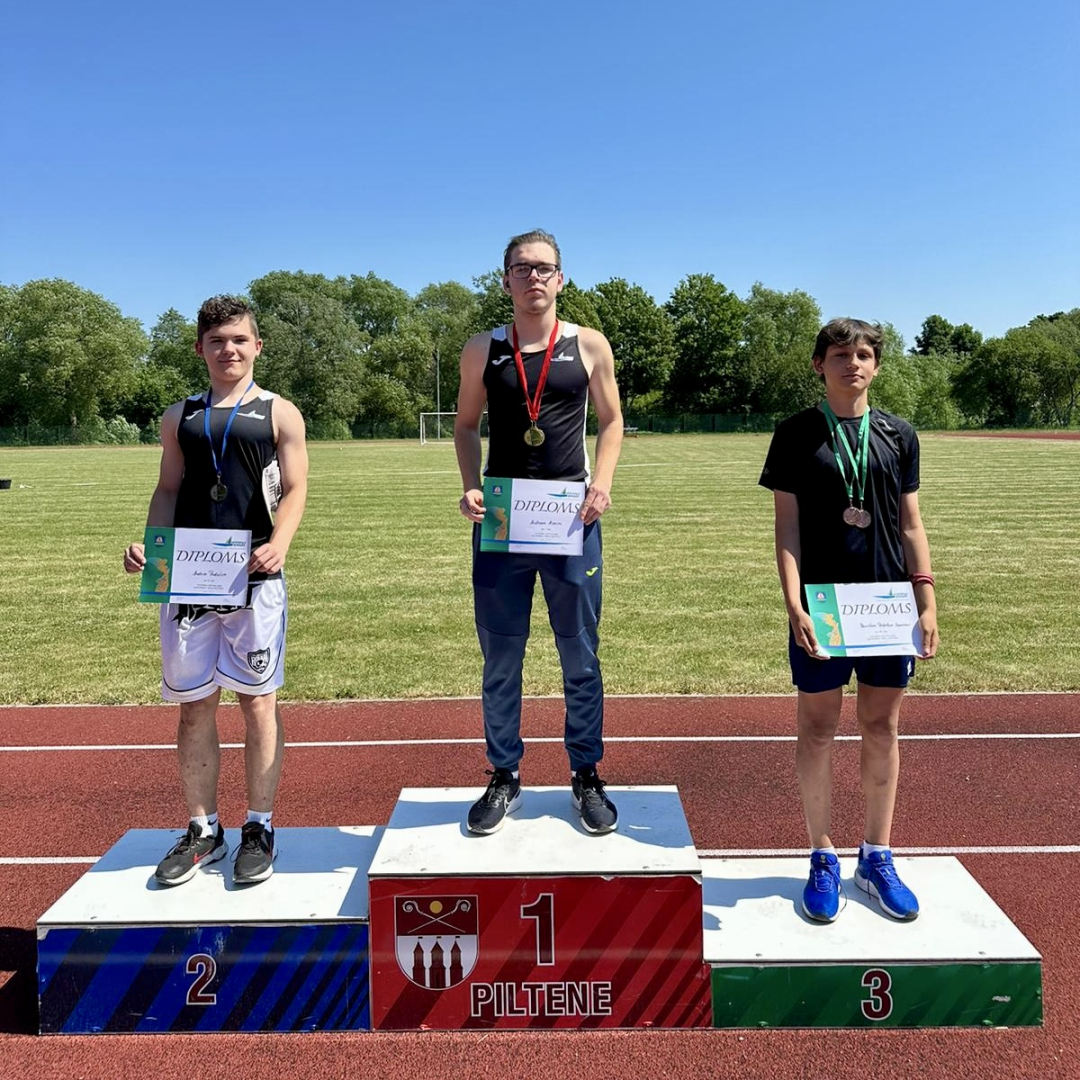 Sportisti ar diplomiem