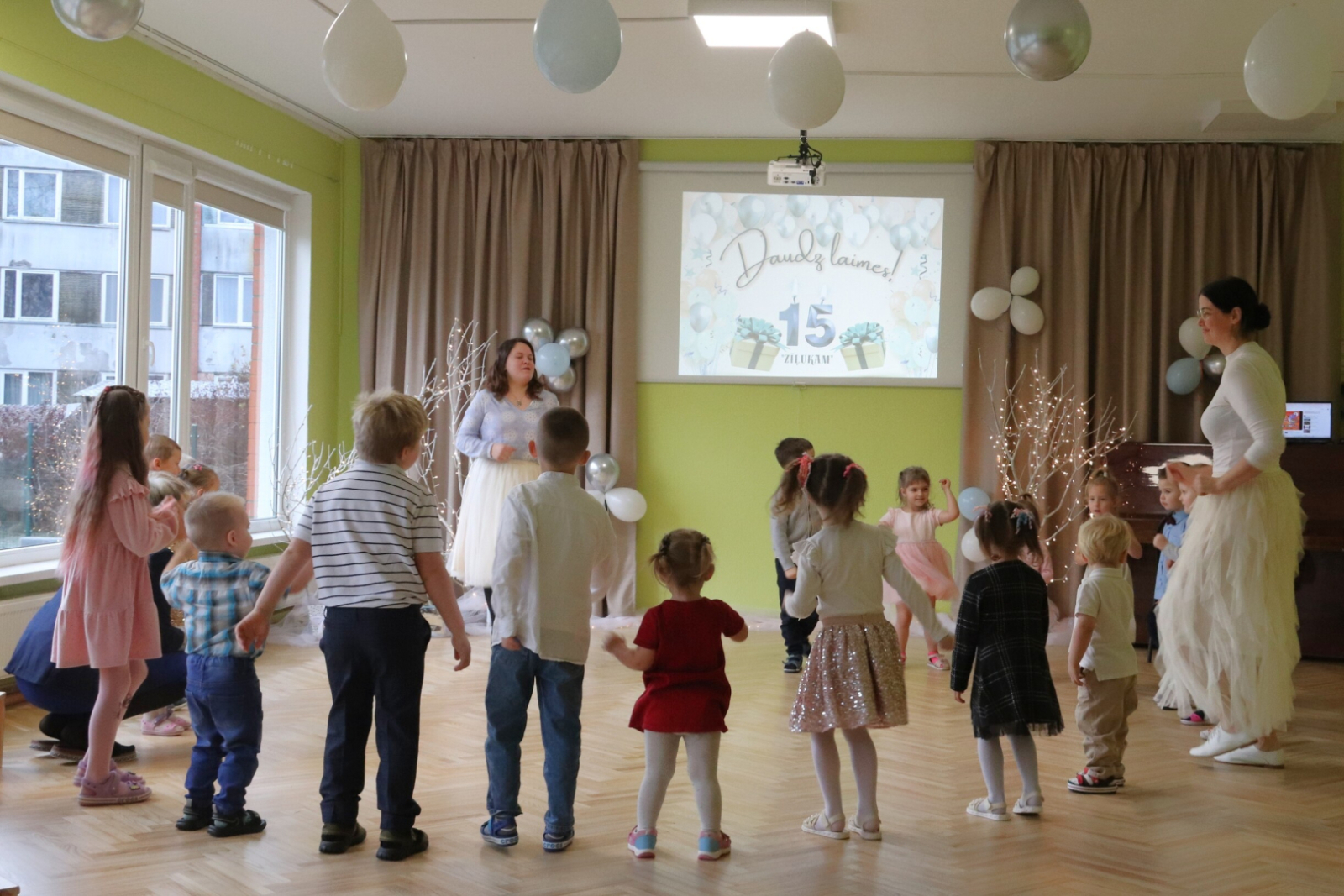 Bērni piedalījās jautrās aktivitātēs