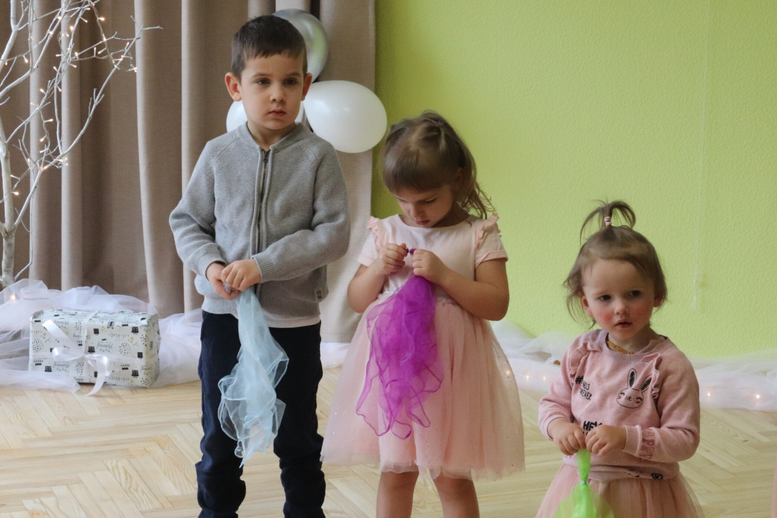 Vārves "Zīļuka" bērni priecājās par svētkiem