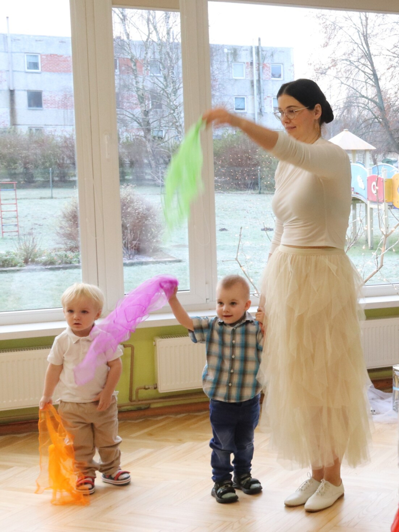 Bērni piedalījās jautrās aktivitātēs