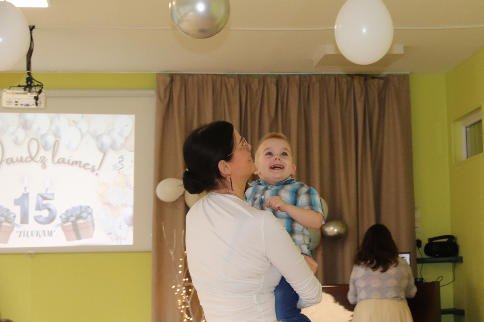 Bērni piedalījās jautrās aktivitātēs