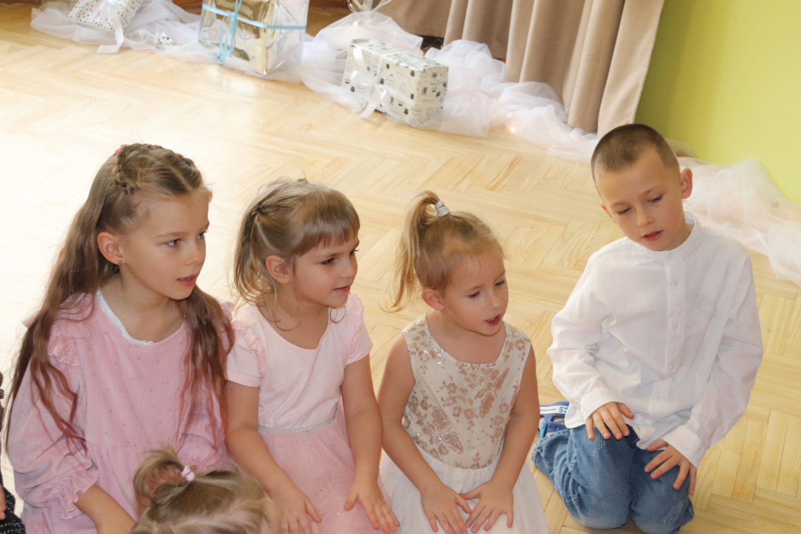 Bērni piedalījās jautrās aktivitātēs