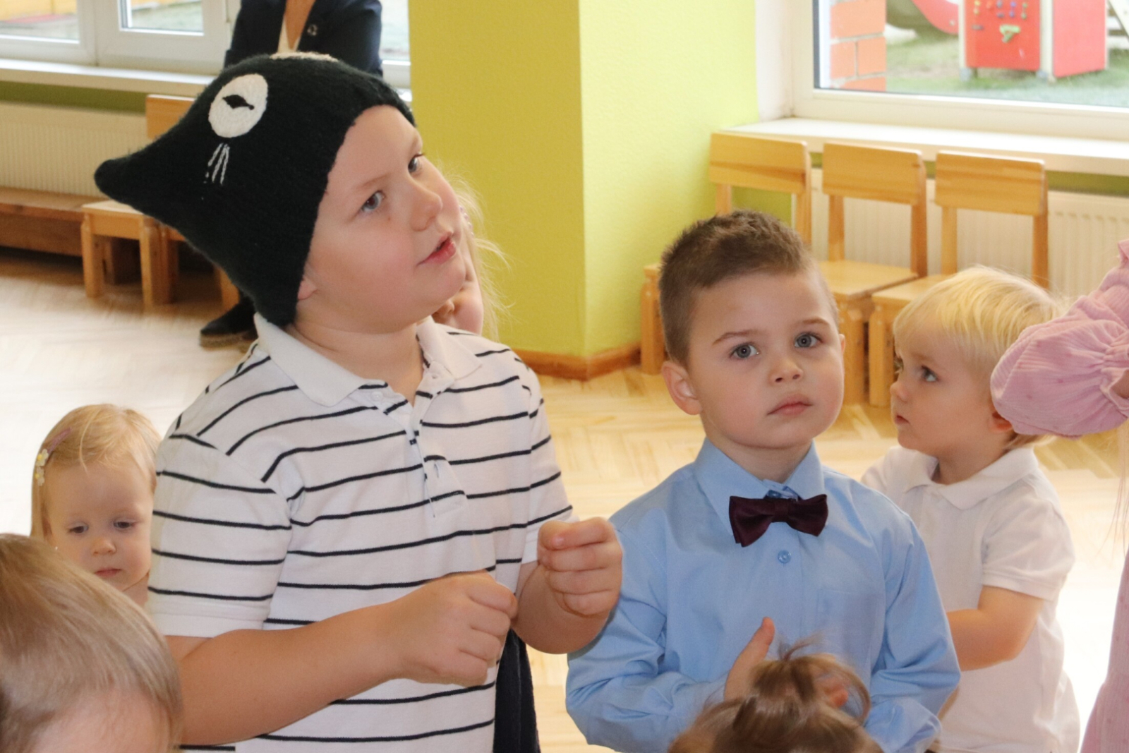 Bērni piedalījās jautrās aktivitātēs