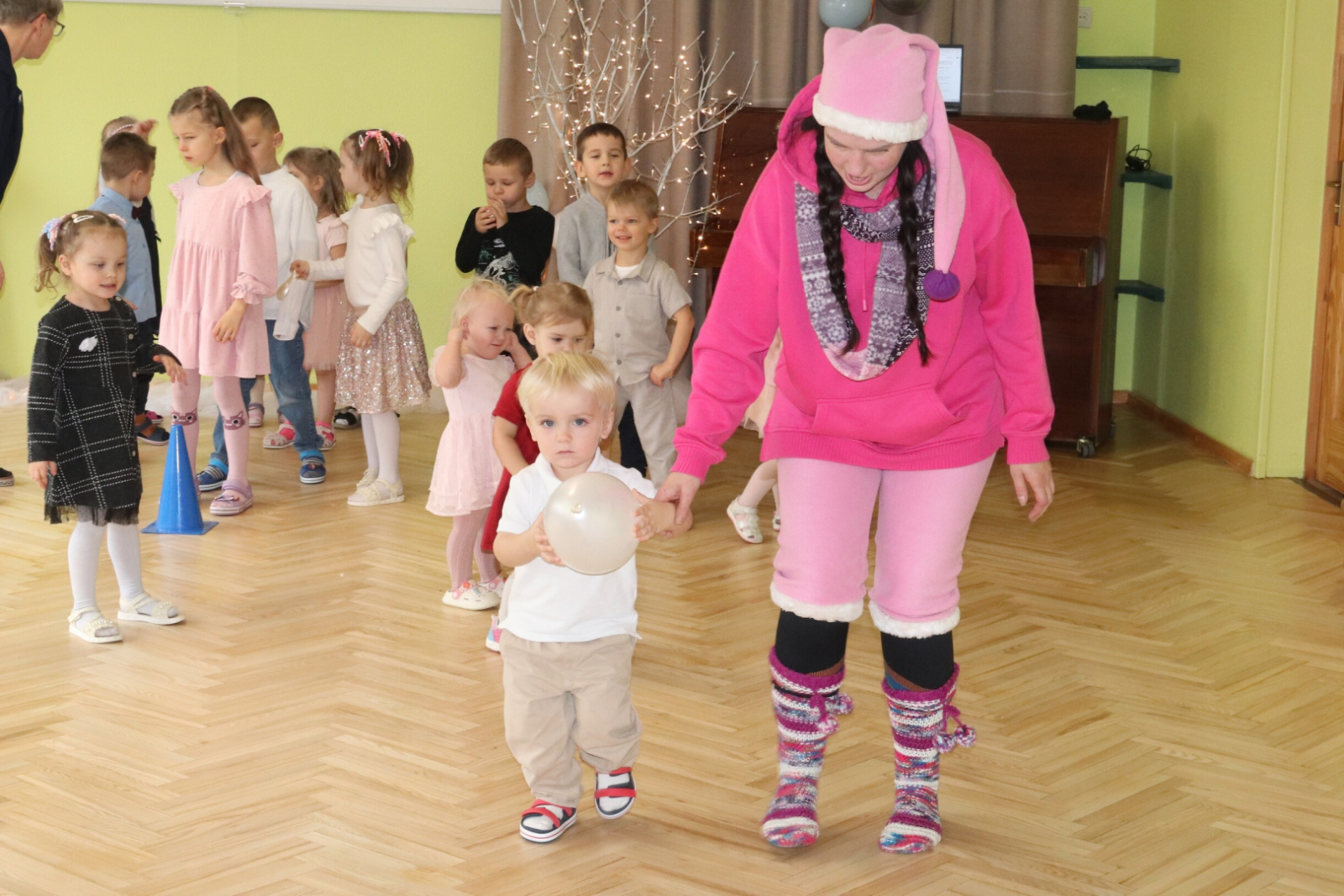 Rūķis izklaidēja "Zīļuka" bērnus