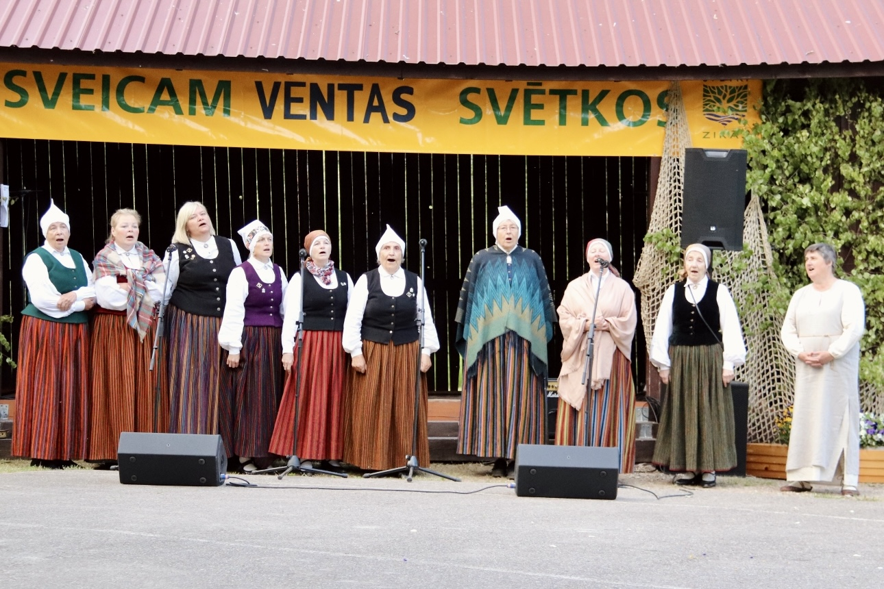 Dzied folkloras kopas