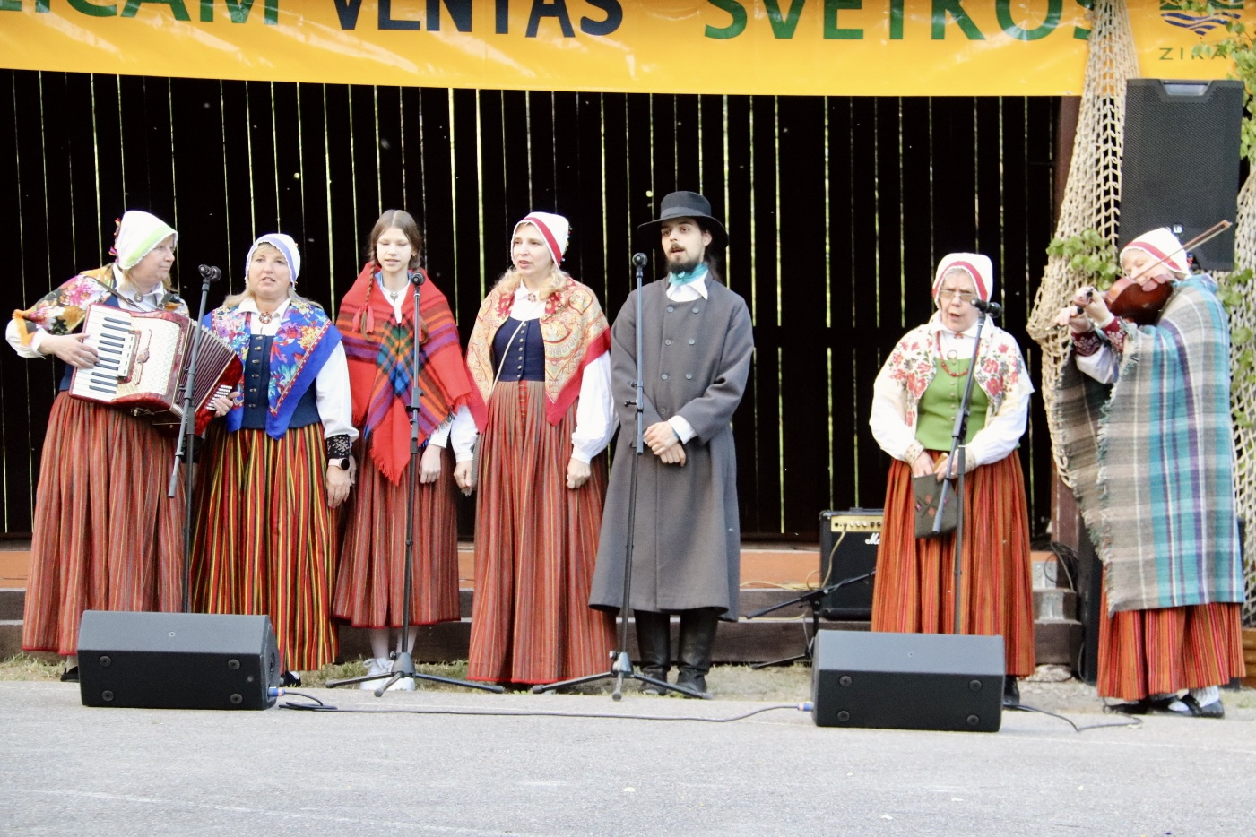 Dzied folkloras kopa