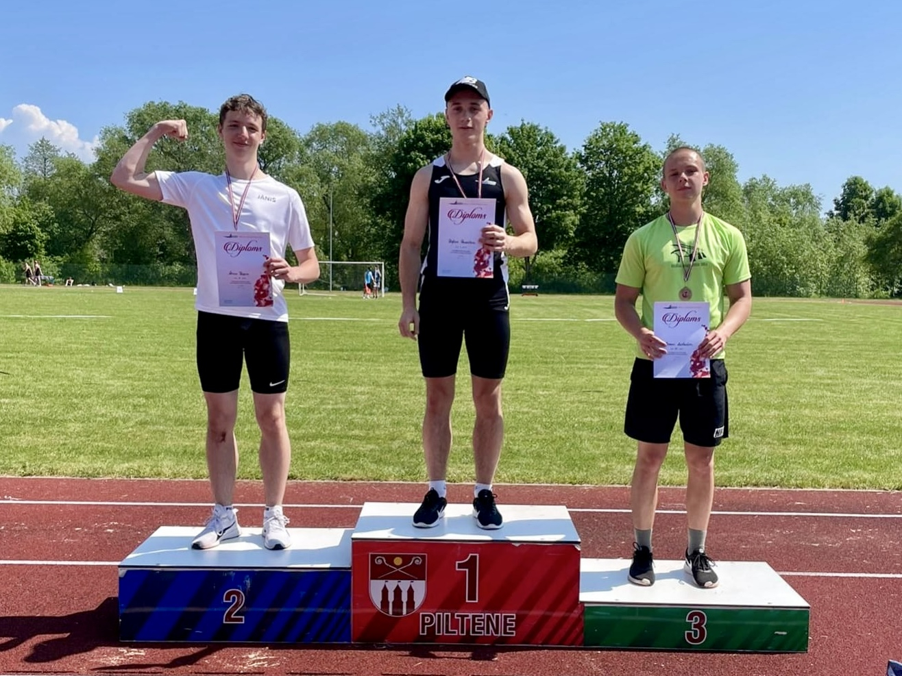 Sportisti ar diplomiem