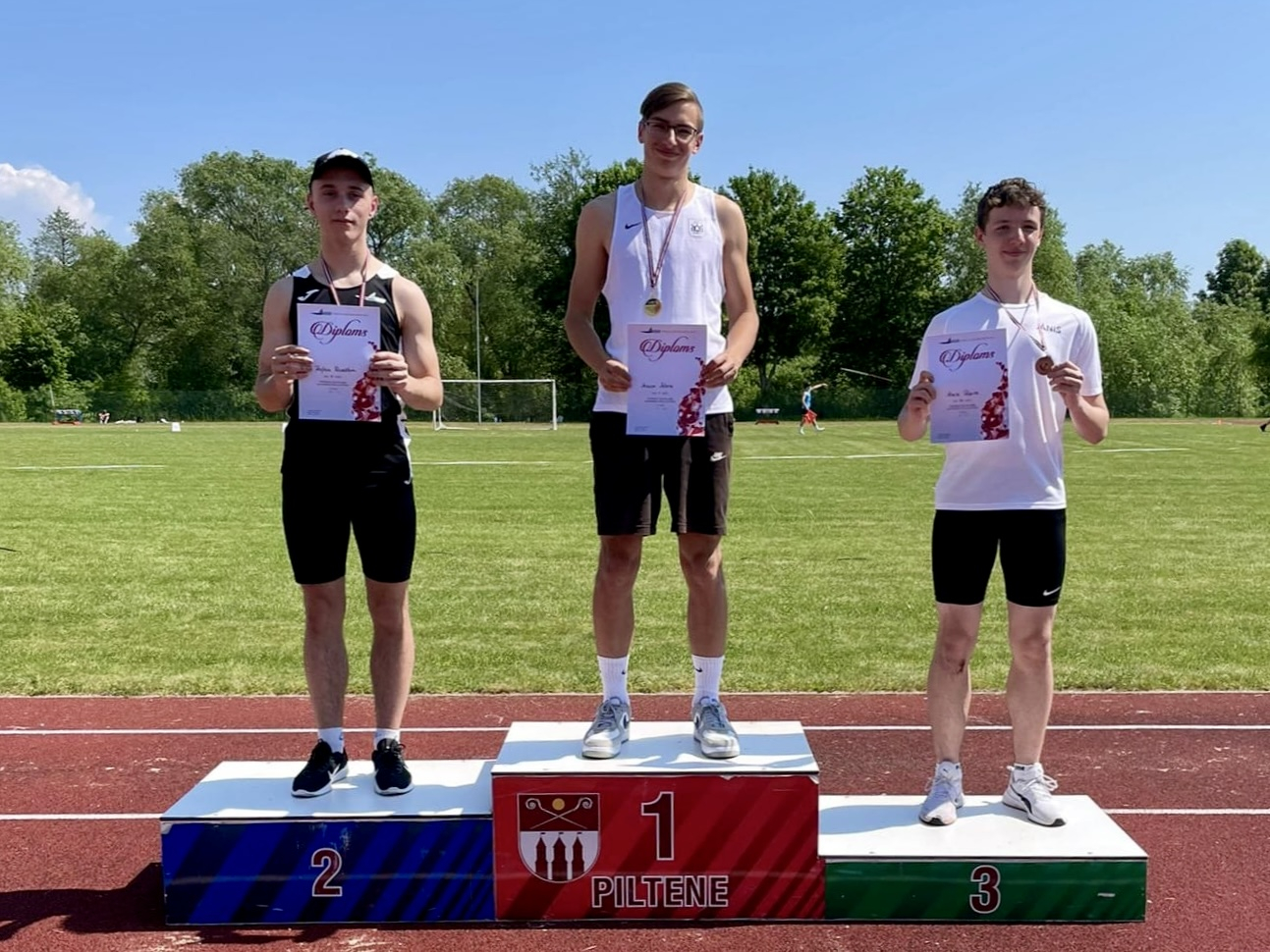 Sportisti ar diplomiem