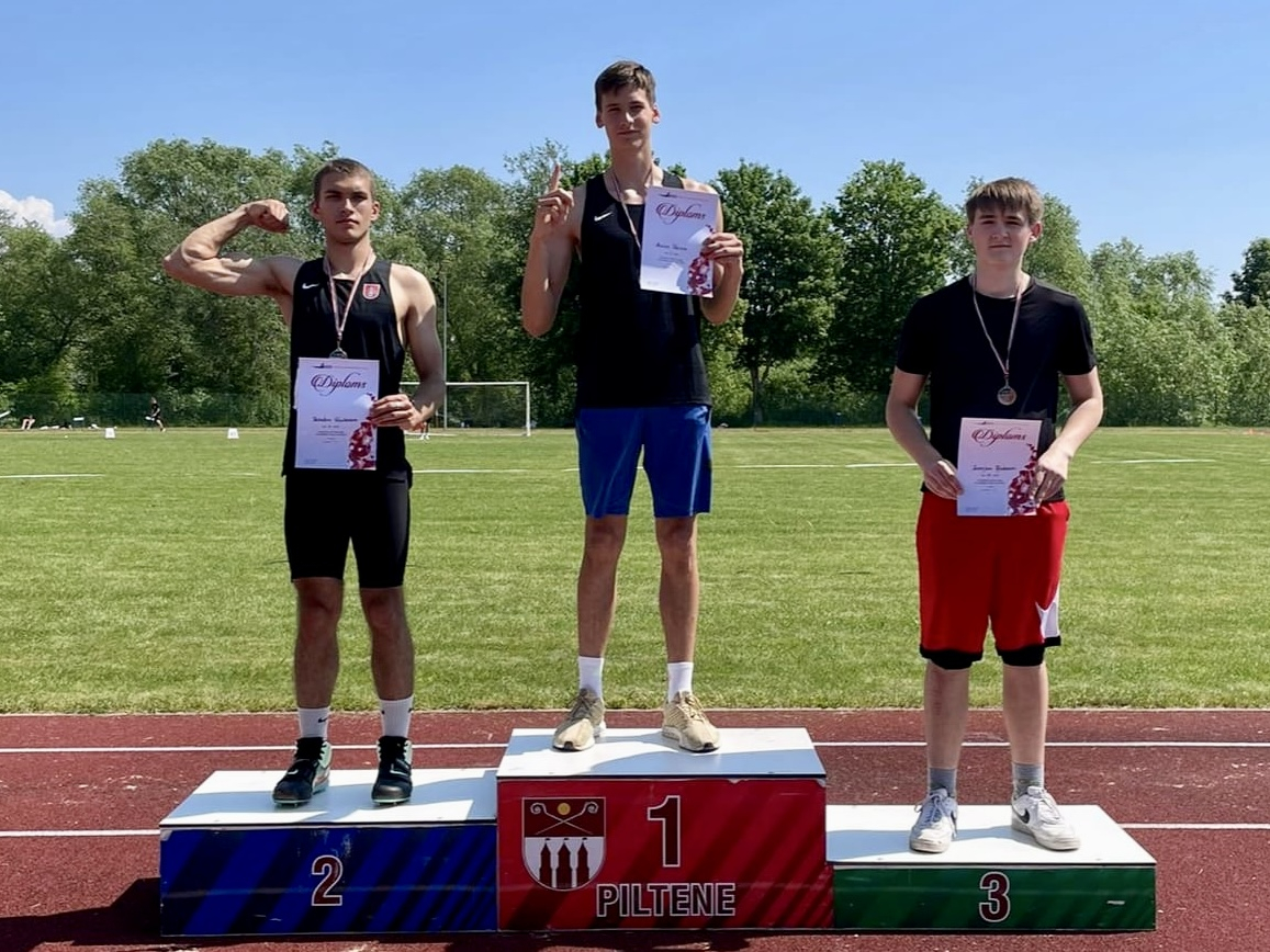 Sportisti ar diplomiem