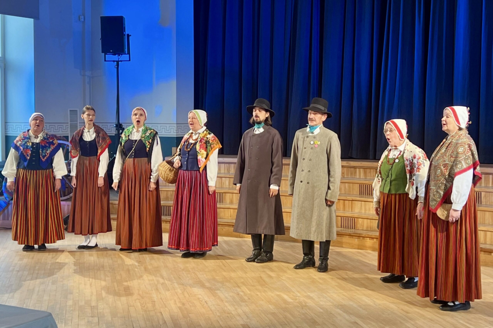 Dzied folkloras kopa