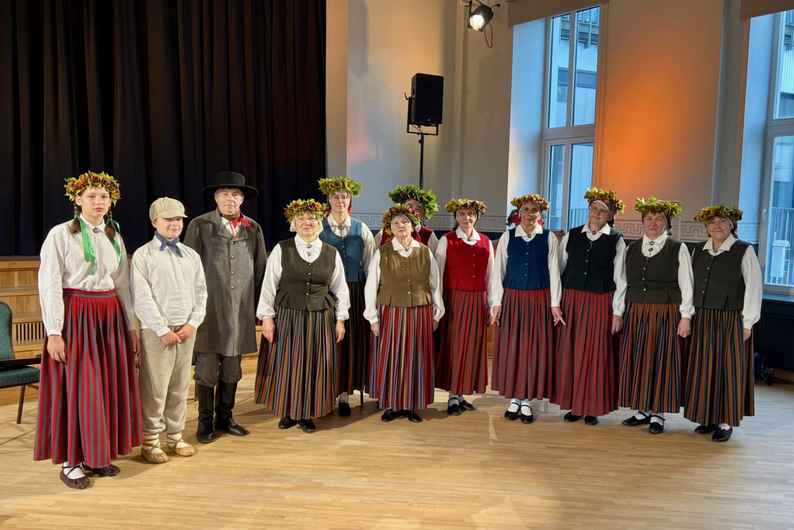Dzied folkloras kopa