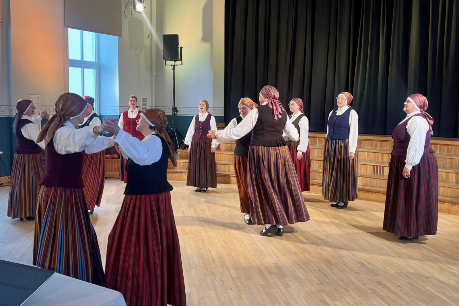 Dzied folkloras kopa