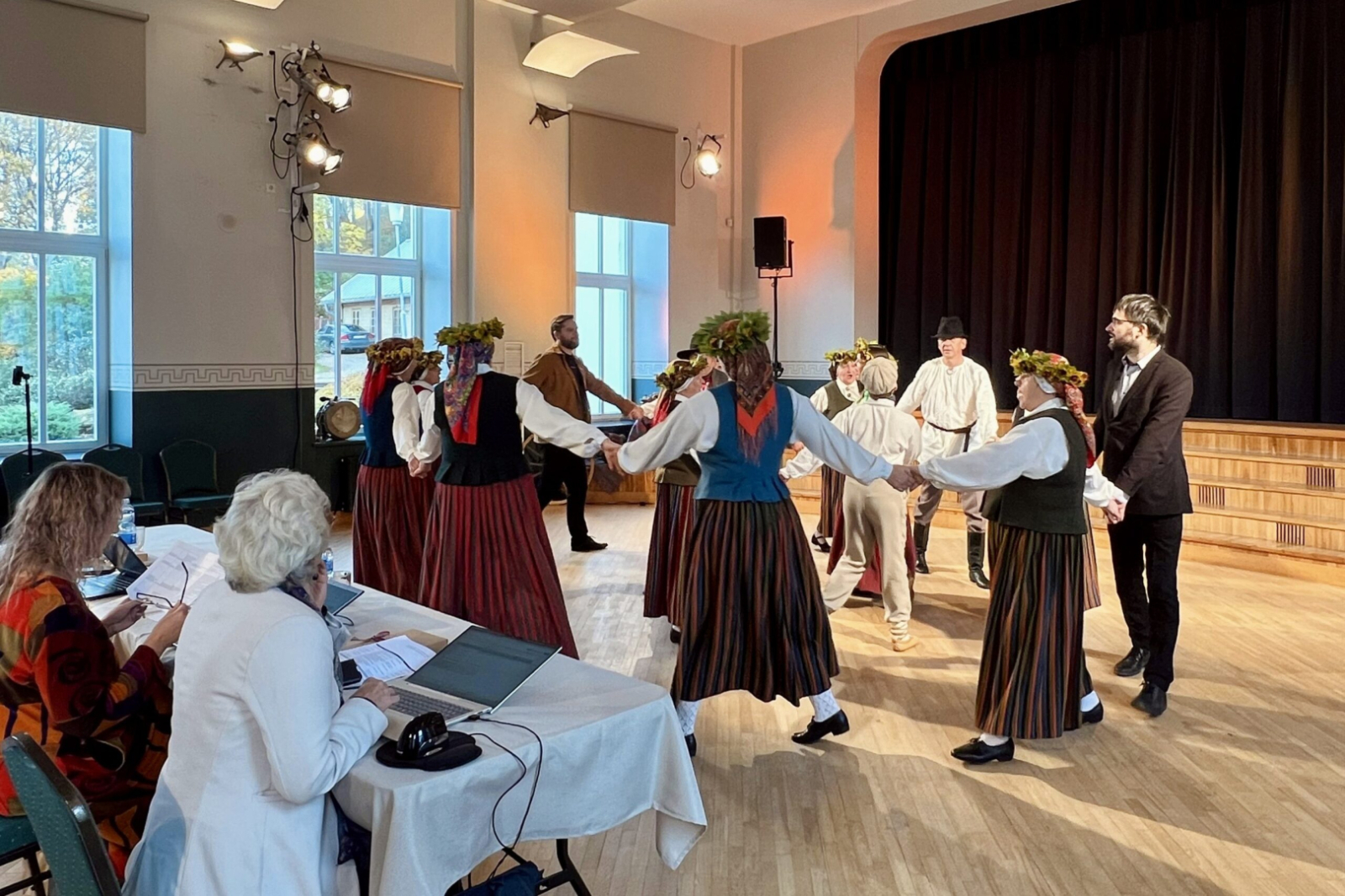 Dzied folkloras kopa