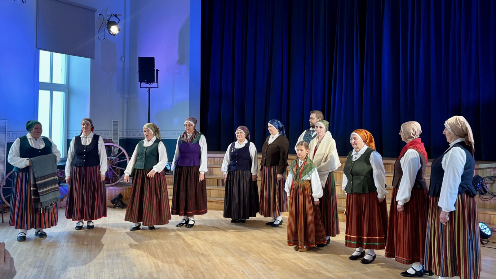 Dzied folkloras kopa