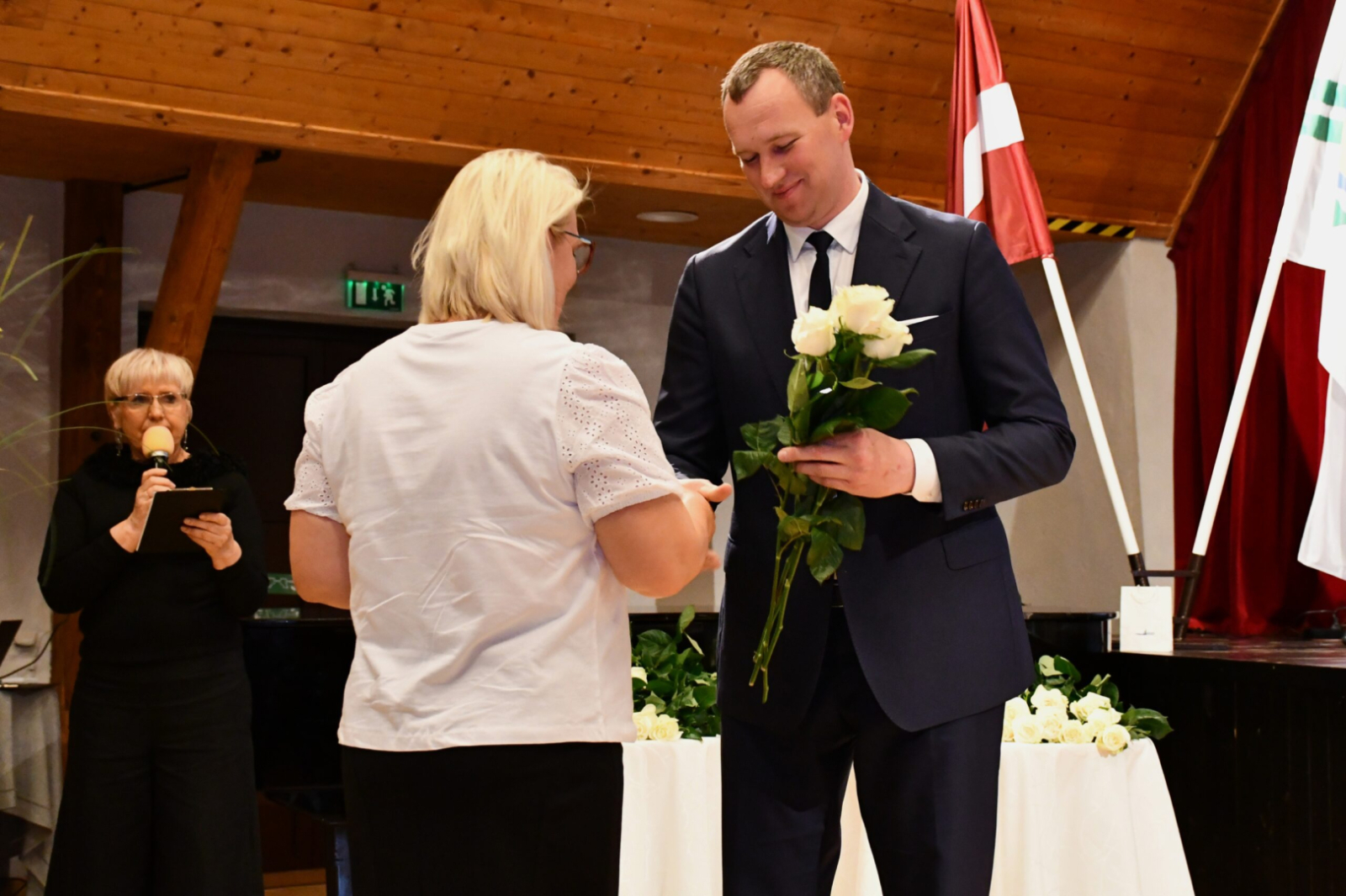 Sveic vecākus