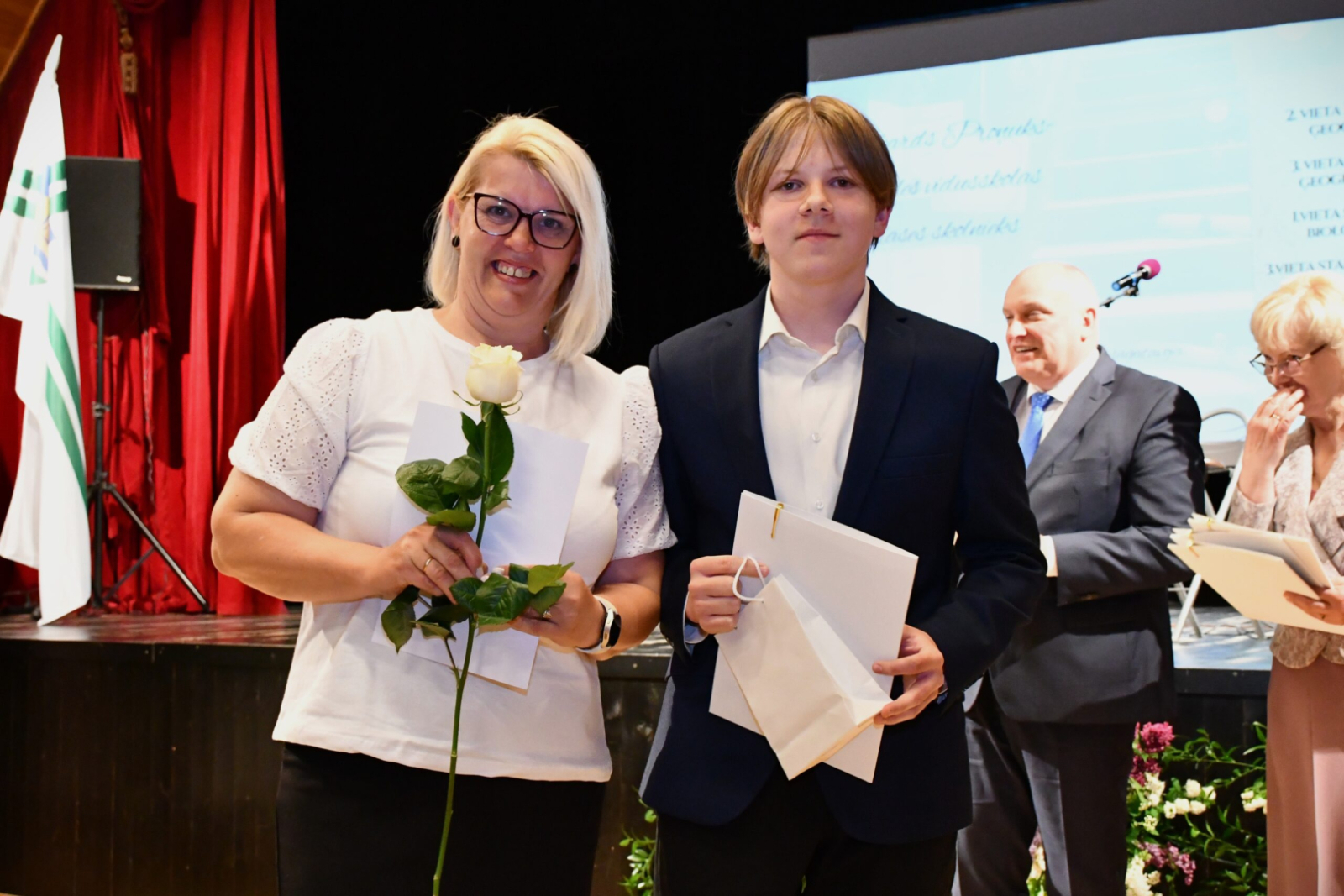 Apbalvotais ar atzinības rakstu