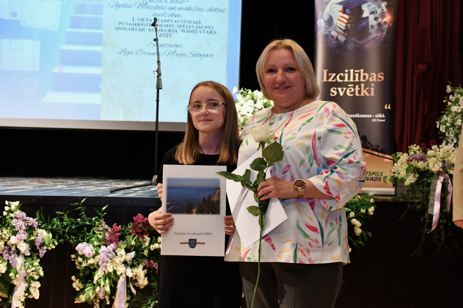 Apbalvotais ar atzinības rakstu