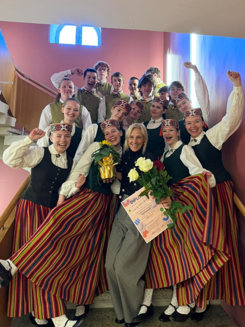 Deju kolektīvs "Sidrabiņš"