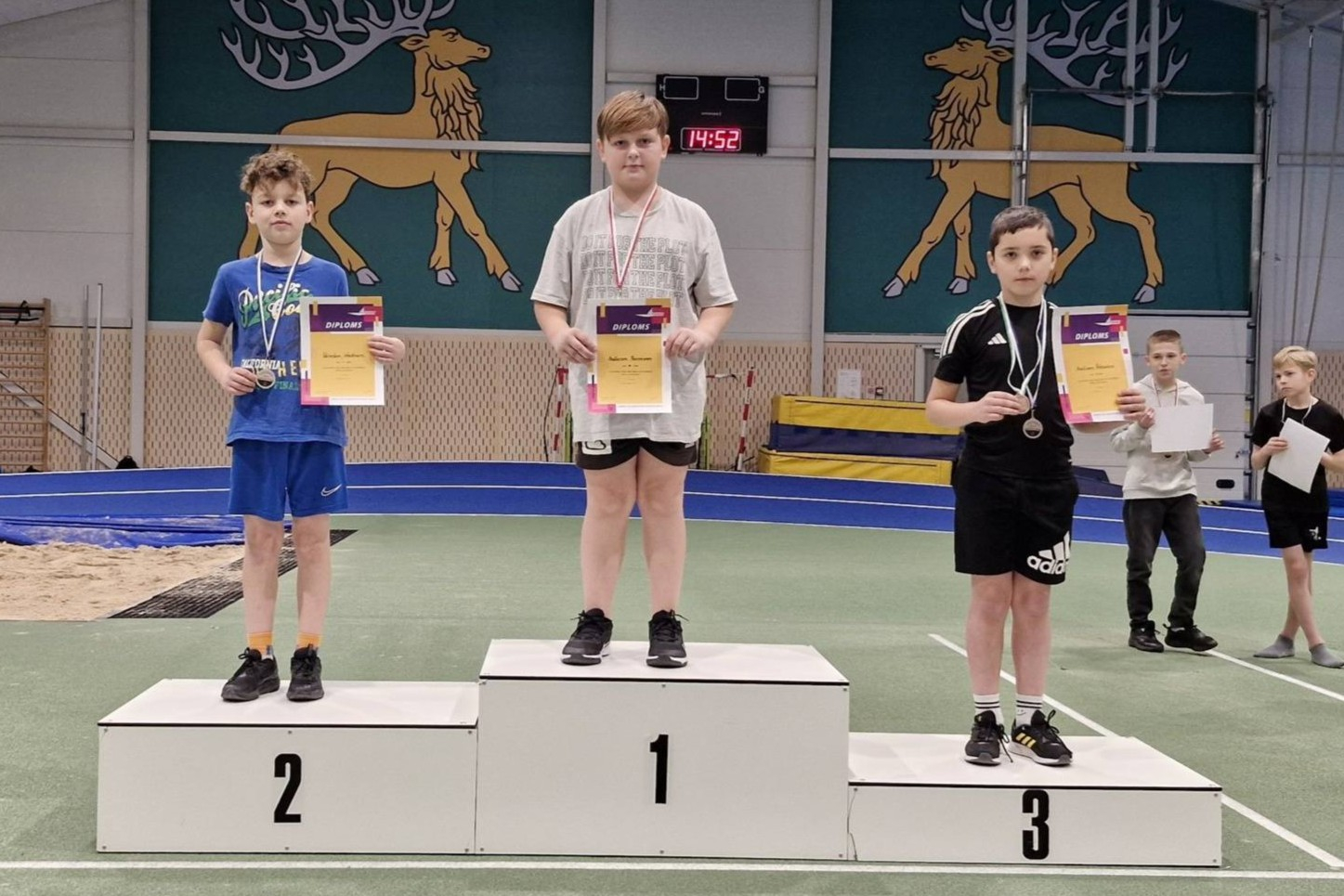 Lodes grūšanas U12 zēnu pjedestāls